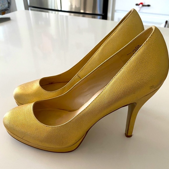 Nine West Gold Pumps 8.5 - Picture 1 of 9